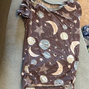 Little sleepies short sleeve 2T moon and stars set VGUC